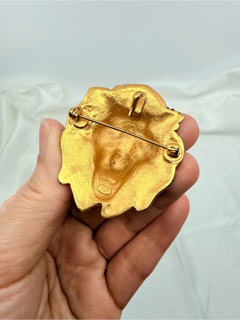 Chanel Vintage 2001 Leopard Head Black Crystals Logo CC Gold Brooch - Picture 6 of 10